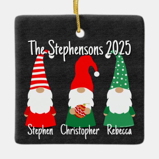 2025 Christmas Gnomes Cute Family 3 Kids Holiday  Keramisch Ornament (Voorkant)