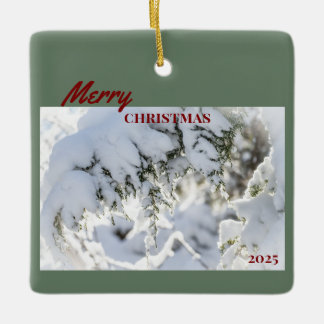 2025 Christmas Ornament: Snow-covered Evergreen Keramisch Ornament