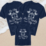 2025 Familie Cruise Vakantie AW Schip Een Familier T-shirt<br><div class="desc">Dit monochrome familiecruisontwerp is voorzien van "Aw Ship It A Family Trip" met locatie en jaar in witte typografie, cruiseschip en palmboomgrafiek, ideaal voor gezinsvakanties, deze bijpassende shirten creëer-blijvende herinneringen en geweldige foto's.</div>