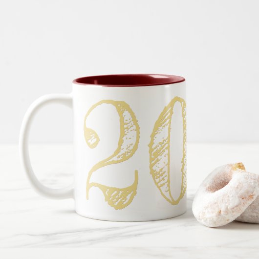 2025 Faux Gold Typography Koffiethee Nieuwjaar Mok (Met donut)