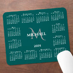 2025 Kalender Chic Monogram Naam op Blauwgroen Muismat<br><div class="desc">Chique 2025 kalender muismat beschikt over een elegante aangepaste naam en monogram boven het jaar in het midden,  omringd door een witte kalender op een blauwgroen achtergrond. Voeg jouw naam en initiaal toe in de zijbalk. Maakt een geweldig cadeau! Copyright ©Claire E. Skinner. Alle rechten voorbehouden.</div>