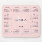 2025 Kalender Chic Monogram Naam op Koraal Roze Muismat (Voorkant)