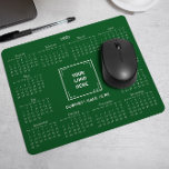 2025 KALENDER CORPORATE BUSINESS LOGO GROEN MUISMAT<br><div class="desc">Ontwerp uw eigen aangepaste 2025 kalender muismat met uw bedrijf logo. Het is een perfecte promotionele weggeefactie of bedrijfscadeau voor klanten, leveranciers, werknemers en andere gewaardeerde personen. De kalender wordt elegant weergegeven met een geavanceerd serif-lettertype, wat zorgt voor duidelijkheid en professionaliteit, terwijl de lay-out alle 12 maanden in één oogopslag...</div>