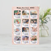 2025 Kalender Familie 12 Foto Collage Modern Roze Feestdagenkaart (Staand voorkant)
