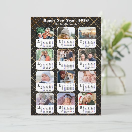 2025 Kalender Familie 12 Foto Collage Modern Zwart Feestdagenkaart (Staand voorkant)