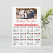 2025 Kalender Familie Foto Roze Script Eenvoudig Feestdagenkaart (Staand voorkant)