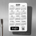 2025 Kalender met Business Logo en QR Code Magneet<br><div class="desc">Een moderne 2025 kalender voor een zakelijke vakantie giveaway. Er is een kalender opgenomen die voor elk bedrijf kan worden gebruikt. Voeg je logo en eenvoudige tekst toe aan dit handige ontwerp. Als u iets wilt verplaatsen,  klikt u op de knop Aanpassen om wijzigingen aan te brengen.</div>