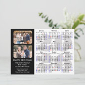 2025 Kalender Modern Zwart Familie Foto Minimalist Feestdagenkaart (Staand voorkant)