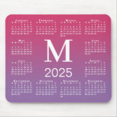 2025 Kalender Monogram op Roze tot Paarse Gradiënt Muismat (Voorkant)