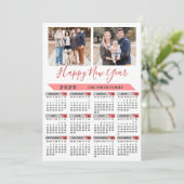 2025 Kalenderfamilie 2 Foto Roze Script Eenvoudig Feestdagenkaart (Staand voorkant)