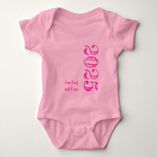 2025 Limited Edition in hete roze Romper (Voorkant)