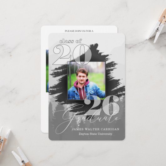 2025 Masculine Greyscale 2 Foto Afstuderen Kaart (Voorkant / Achterkant in situ)