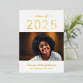 2025 Modern Elegant Gouden Foto Afstuderen Folie Uitnodiging (Staand Voorkant)