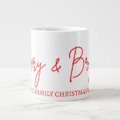 2025 Modern Merry and Bright Red Pink Christmas Grote Koffiekop (Voorkant)