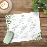 2025 Moderne Elegante Botanische Eucalyptuskalende Muismat<br><div class="desc">2025 Modern Elegant Eucalyptus Greenery Calendar Muismat met een eenvoudige,  minimalistische jaarkalender in één oogopslag. 🌟 Alleen voor 2025. Neem contact met ons op via cedarandstring@gmail.com als u hulp nodig heeft bij het ontwerp of bijpassende producten.</div>