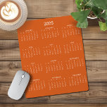 2025 Moderne Minimalistische Gebrande Sinaasappels Muismat<br><div class="desc">🌟Dit is voor 2025🌟 2025 Modern Eenvoudig Verbrand Sinaasappel en Witte Kalender Muismat met een eenvoudige,  minimalistische jaar-op-een-blik kalender. De kleuren zijn allemaal aanpasbaar. Neem contact met ons op via cedarandstring@gmail.com als u hulp nodig heeft bij het ontwerp of bijpassende producten.</div>