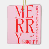 2025 Moderne vrolijke en felrode roze kerst Keramisch Ornament (Links)
