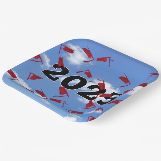 2025 Red Graduation Caps in de lucht Papieren Bordje (Gebogen)