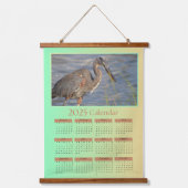 2025 Tapestry Calendar, een reiger die zich voedt  Hangend Wandkleed (Voorkant)