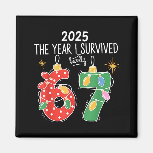 2025 The Year I Survived Barely 67 Lights Christma Magneet (Voorkant)