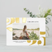 2025 Vetgedrukte typografie Foto Afstuderen Gold Folie Uitnodiging (Staand Voorkant)