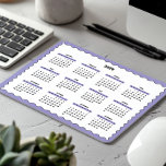 2025 Volledig Jaar Kalender Wavy PAARSE ZWART Muismat<br><div class="desc">Paarse, zwarte en witte — een minimale, eenvoudige 12-maanden Kalender Mousepad van 2025 met een strakke witte achtergrond, een stijlvolle paarse golvende rand en strakke zwarte accenten. Dit ontwerp biedt een moderne look die perfect is voor uw kantoor, een doordacht maar eenvoudig cadeau voor een collega of een functionele toevoeging...</div>