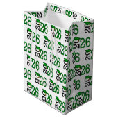 2026 Afstuderen Groen en Zwart Medium Cadeauzakje (Voorkant Gekanteld)