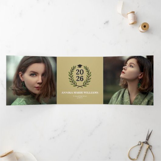 2026 Crest Multi Foto Drie-Voudige Uitnodiging (Binnen)