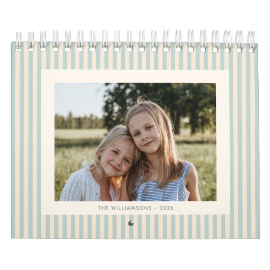 2026 Custom Family Photos Coastal Stripe Kalender (Hoes)
