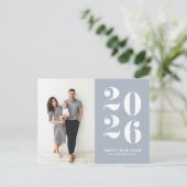 2026 Dusty Blue Bold Typography New Year Photo Feestdagenkaart (Staand voorkant)