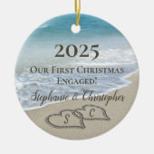 2026 Eerste kerst geëngageerd strand harten initia Keramisch Ornament (Voorkant)