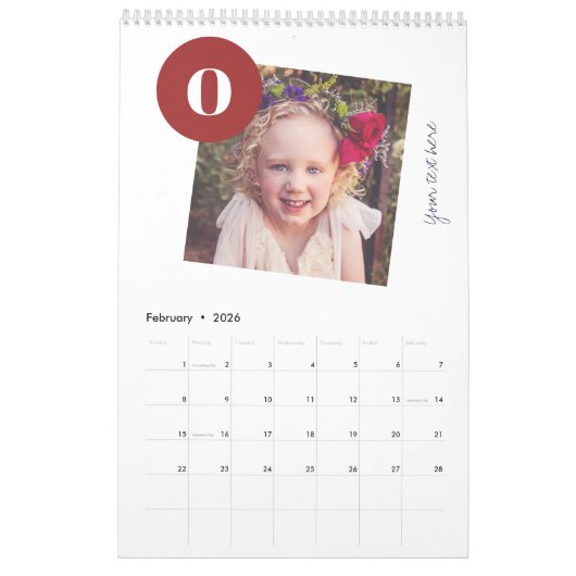 2026 Familiefoto Collage Monogrammed Bourgogne Kalender (Feb 2026)