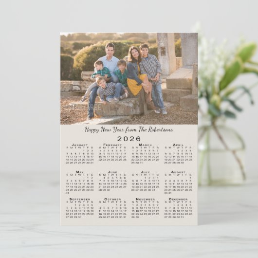 2026 Kalender Beige 2 Aangepaste Foto's Gelukkig N Feestdagenkaart (Staand voorkant)
