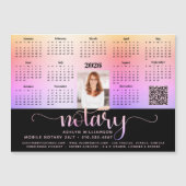 2026 Kalender Notaris Zwart Roze QR Code Magnet (Voorkant)
