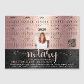 2026 Kalender Notaris Zwart Roze QR Code Magnet (Voorkant)