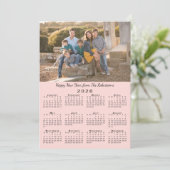 2026 Kalender Roze 2 Custom Foto's Gelukkig Nieuwj Feestdagenkaart (Staand voorkant)