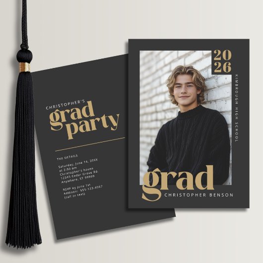 2026 Modern Charcoal Gold Graduation Party Kaart