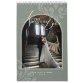 2026 Modern Classic Sage Damask Chic Couple Kalender (Hoes)