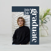 2026 Modern Graduate Blue Photo Graduation Silver Folie Uitnodiging (Staand Voorkant)