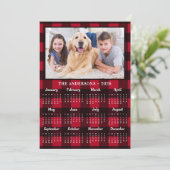 2026 Red Buffalo Plaid Familie Hond Fotokalender Feestdagenkaart (Staand voorkant)