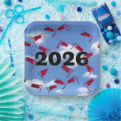 2026 Red Graduation Caps in Sky   Papieren Bordje (Feest)