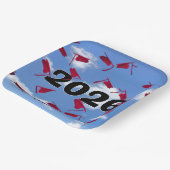 2026 Red Graduation Caps in Sky   Papieren Bordje (Gebogen)
