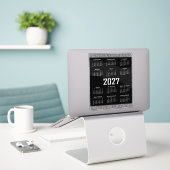 2027 Kalender, Griekse Fret, Wit op Zwart Sticker (Laptop op bureau)