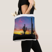 2034-2-Arizona Woestijn bij zonsondergang met Cact Tote Bag (Dichtbij)