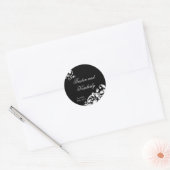 20 - 1,5" Favor Stickers Zwart Wit Bloemen Filig (Envelop)