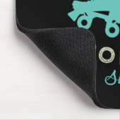 20.Grappig, gewoon een meisje dat van rolschaatsen Muismat (Hoek)