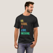 20 jaar Geweldige begrafenisvrouw van het Man T-shirt (Voorkant volledig)