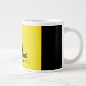 20 oz. koffiekop met Gadsden-vlag - Trap niet op m Grote Koffiekop (Rechts)