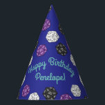20 Sided Dice DND Games Kids Birthday Party Feesthoedjes<br><div class="desc">Deze schattige, kleurrijke, schattige 20-zijdige DDND-spelletjes verjaardagsfeestjes zijn perfect voor een kerkers en draken, die het thema van het spelletje van kinderen tijdens hun verjaardag vieren! Pas de tekst aan om ze zelf te maken. Het moderne uiterlijk en gevoel is de perfecte manier om je kleine te vieren die graag...</div>