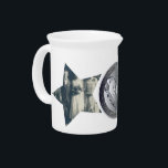 20e Jubileum voor bruiloft Platinum 2 Star-foto's Bier Pitcher<br><div class="desc">Iedereen verdient een hart embleem om hun mijlpalen te markeren en voor uw 20e trouwdag is het niet anders accepteren dat je een platina twee decennia hebt bereikt! Daar heb ik dus een metalen afbeelding voor ontworpen. Ik ben ook beschikbaar voor elke aanpassing of aangepaste illustratie die speciaal voor u...</div>